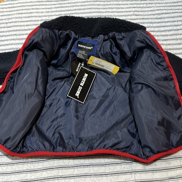 NWT north zone jacket for boy size 4T - Picture 3 of 7